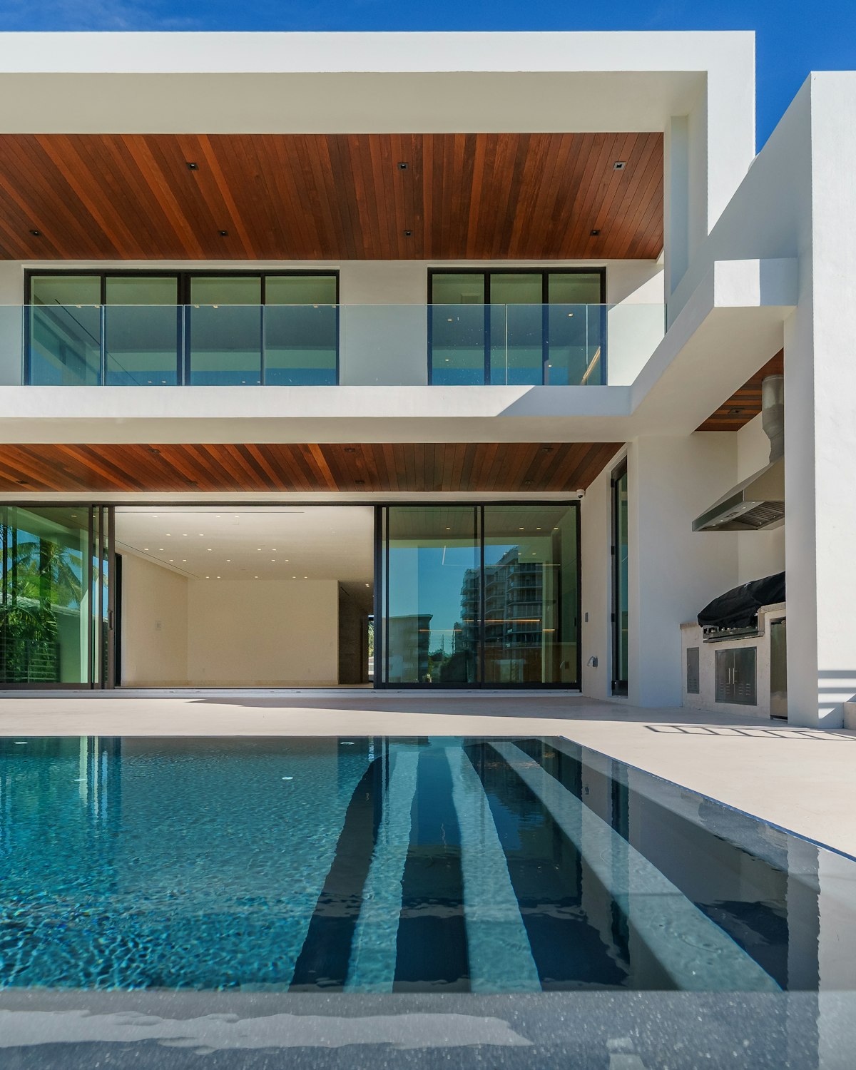Glasshouse on the Bluff: the handover